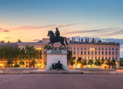Minibus hire in Lyon: 3 ways to discover the Rhône-Alpes region