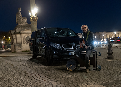 Minivan or minibus hire : a ready-to-use solution for technicians and artists