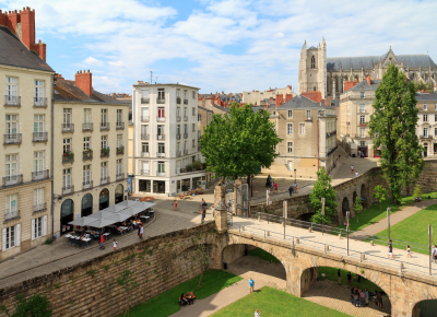 Nantes Minibusvermietung : eine historische und künstlerische Stadt